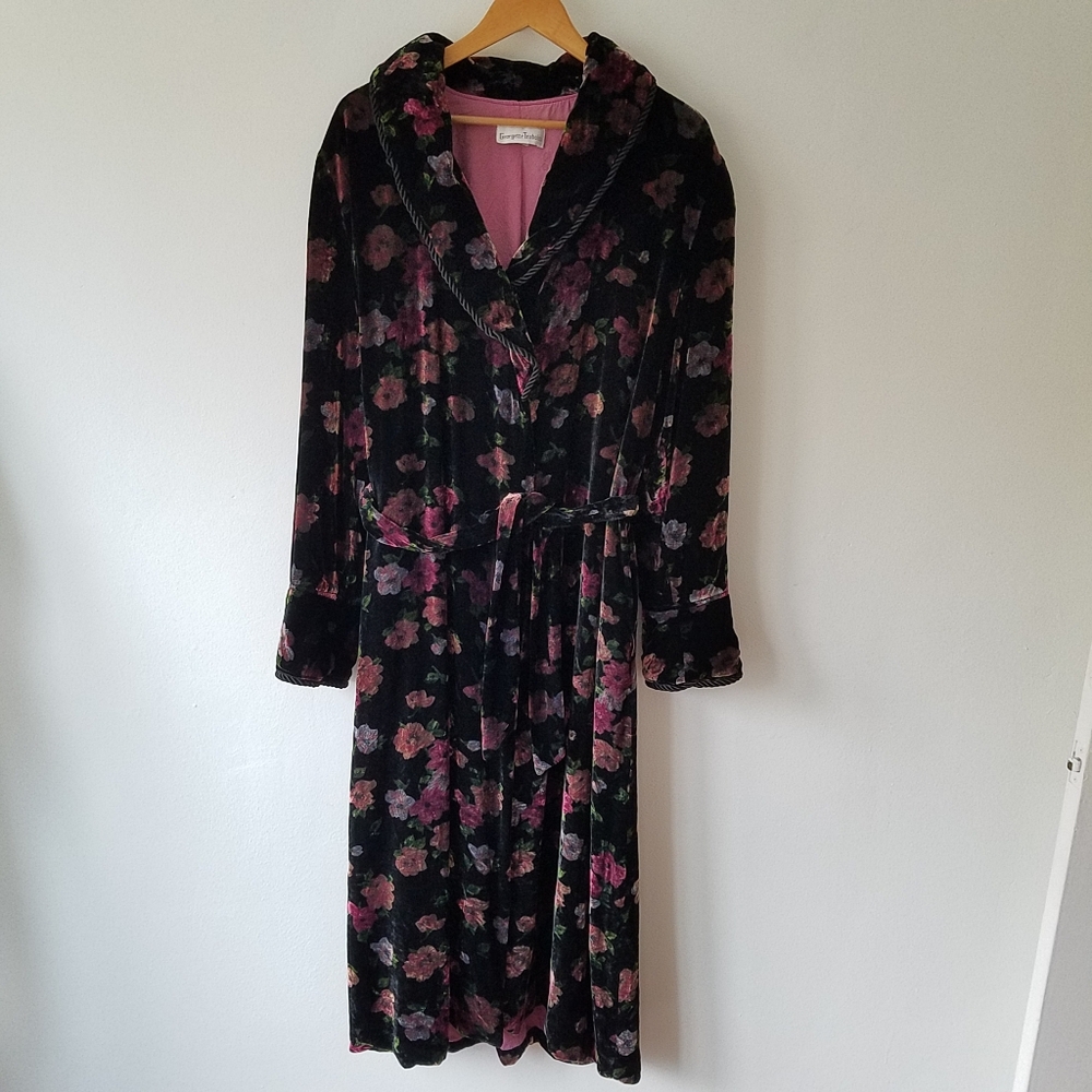 Vintage 1970's Georgette Trabolsi Floral Velvet Shawl Collar Robe